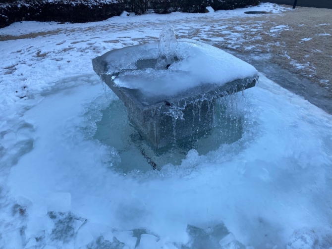 噴水の水が！