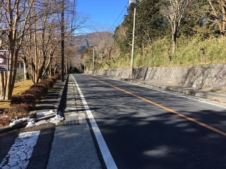 ホテル前の国道138号線